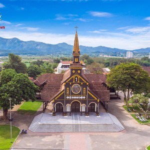 Vẻ đẹp nhà thờ gỗ Kon Tum với tuổi đời hơn 100 năm tuổi