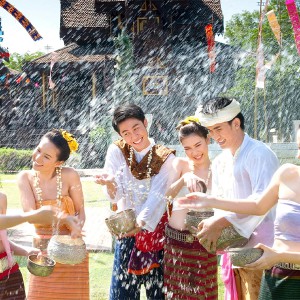 Top 5 địa điểm tổ chức lễ hội té nước Songkran Thái Lan hot nhất 