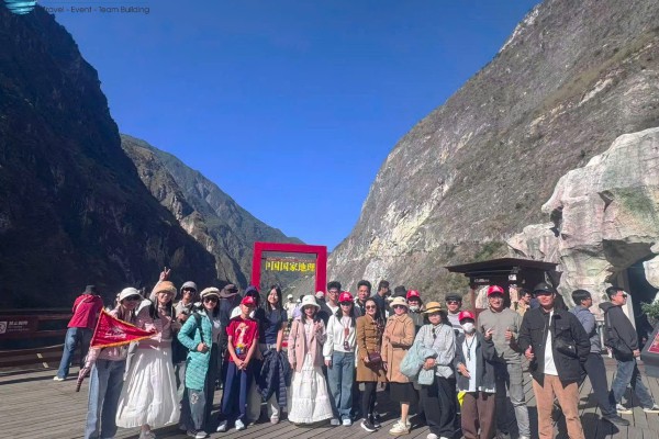 Tour khách lẻ ghép đoàn: Tour Lệ Giang - Shangrila - Núi Tuyết Ngọc Long 6N5Đ