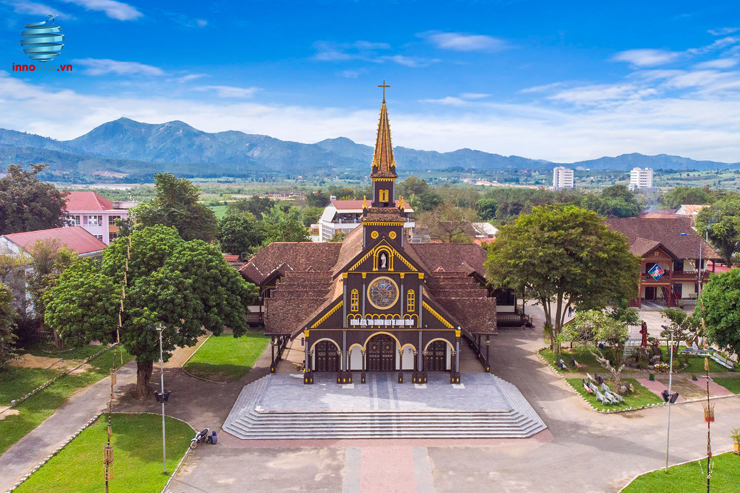 Nhà thờ gỗ Kon Tum 