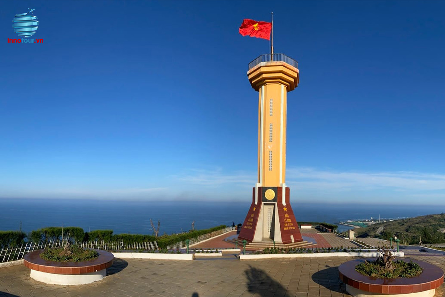 Cột cờ chủ quyền biển đảo - Tour Lý Sơn Quy Nhơn