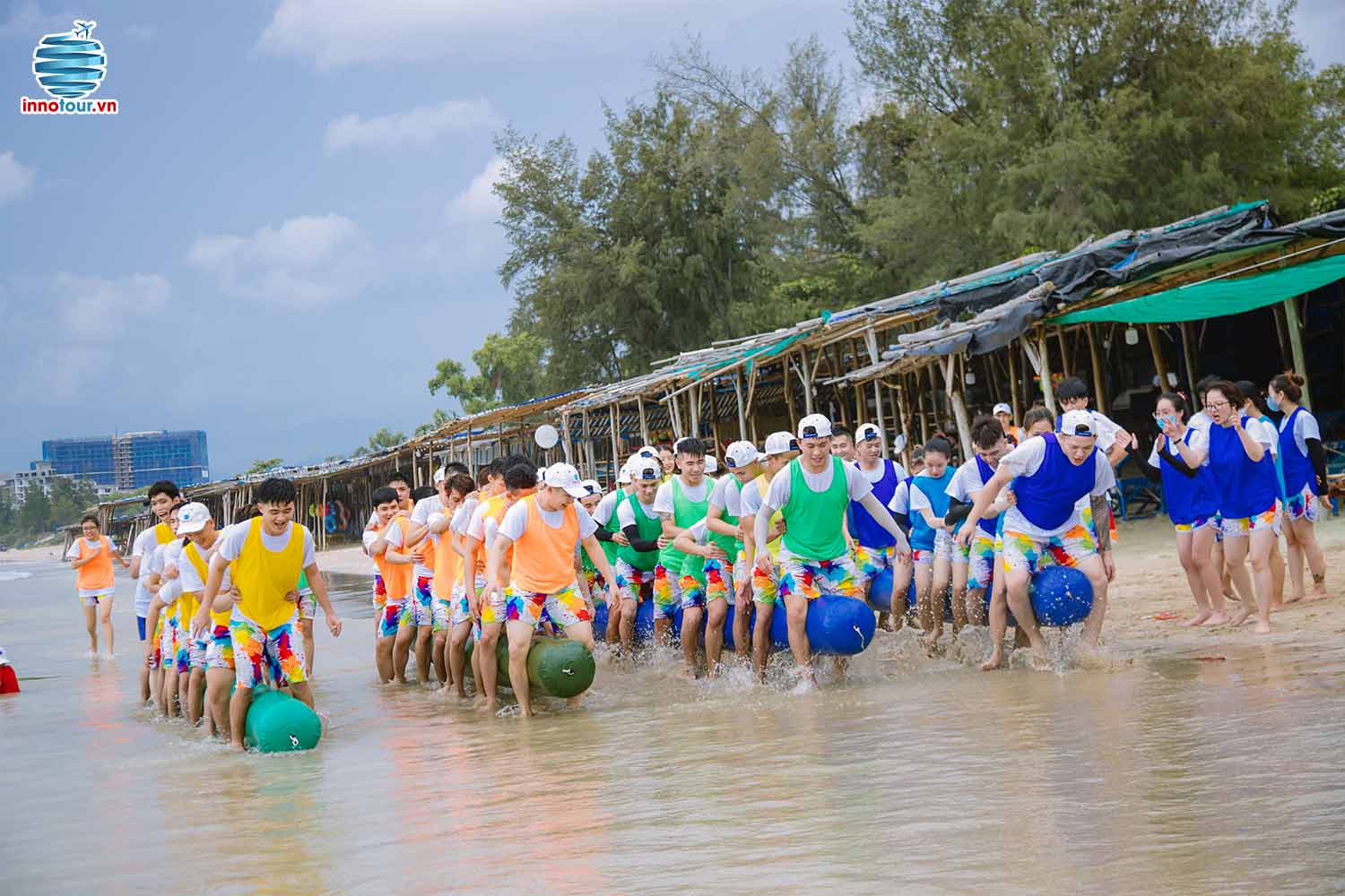 các hoạt động team building biển