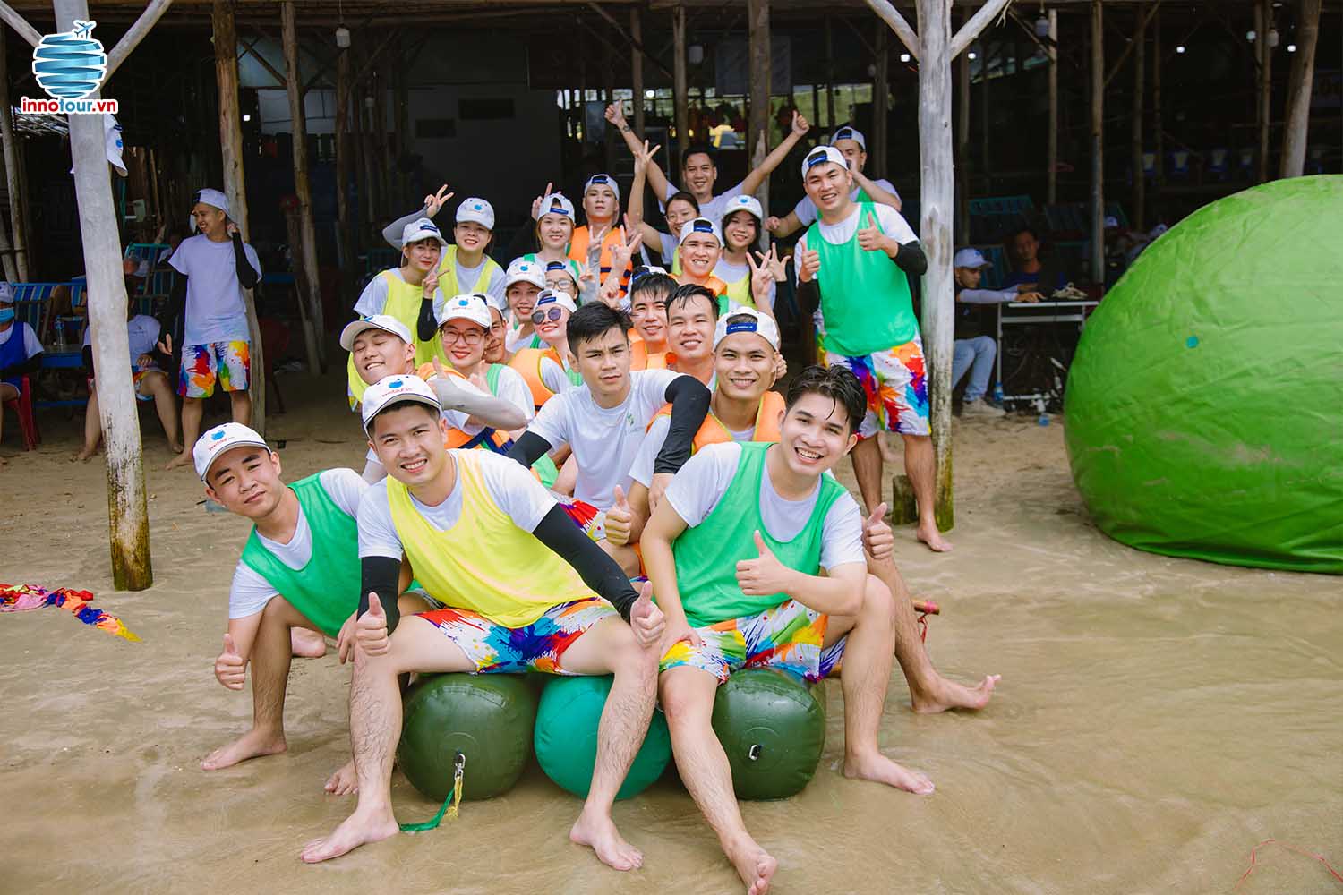 tổ chức team building biển