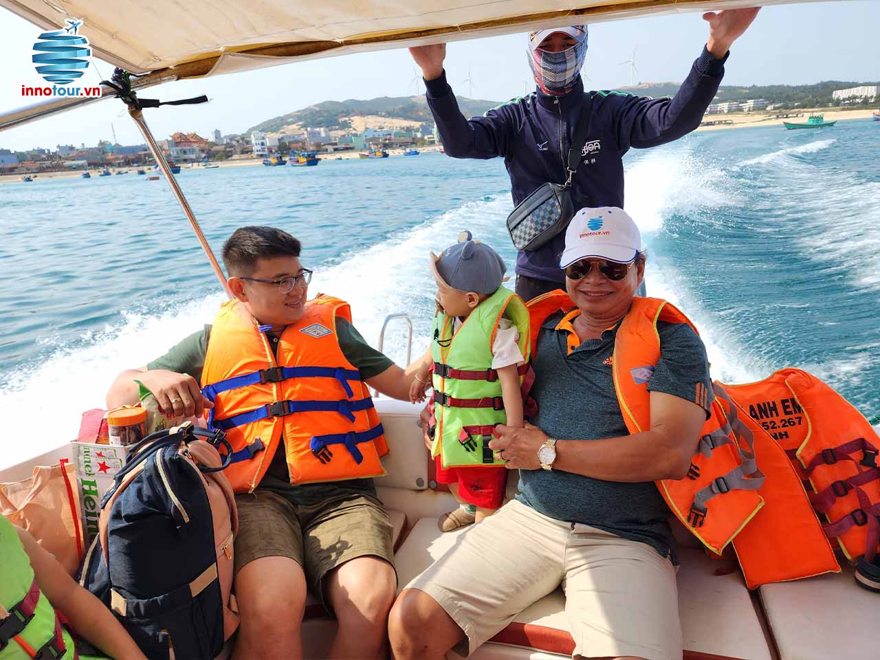 dịch vụ chuyên tổ chức tour biển đảo cho đoàn gia đình